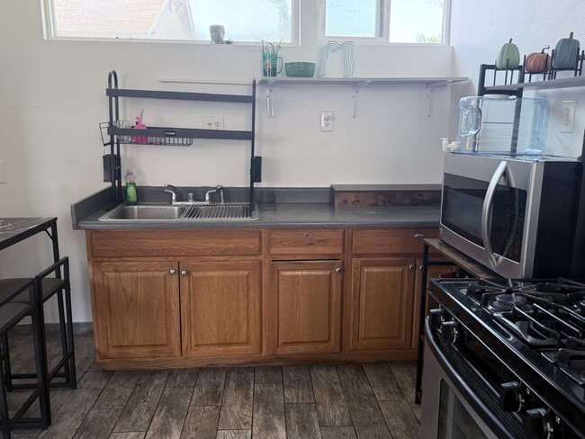 Building Photo - 1150 N 9th St Unit Studio Rental