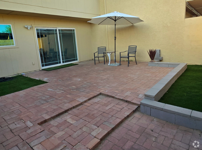 Building Photo - 5804 W Gelding Dr Rental