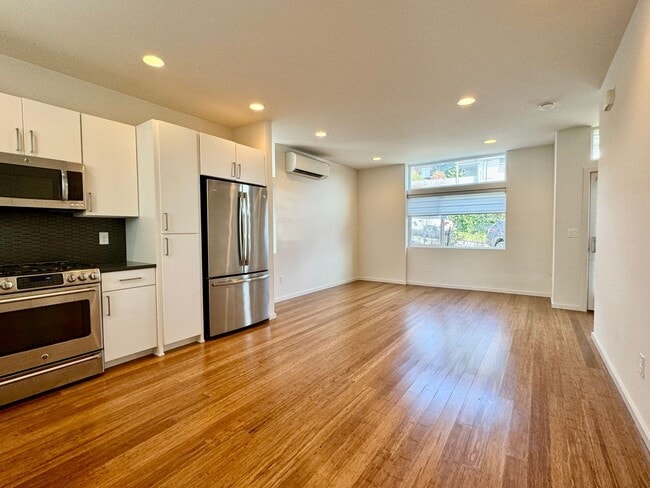 Photo - 709 18th Ave S
