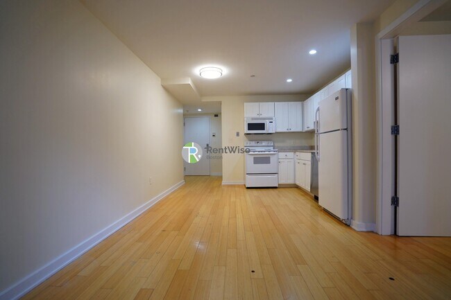 Building Photo - 40 Boylston St Rental