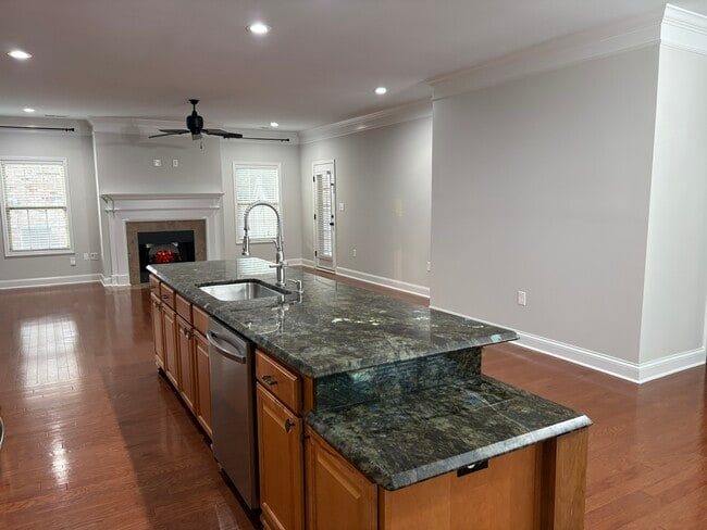 Photo - 123 Chelsea Park Row