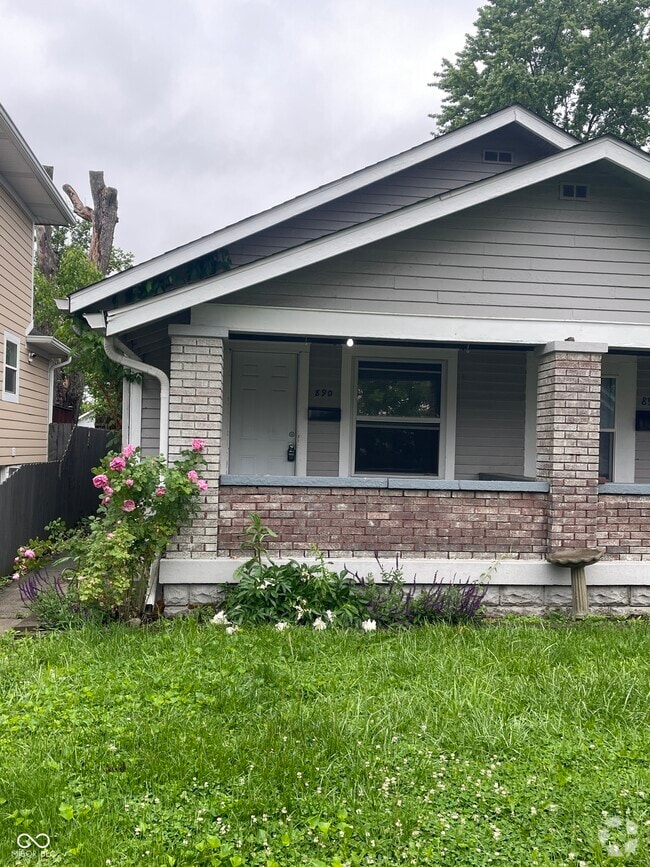Building Photo - 890 N Gladstone Ave Rental