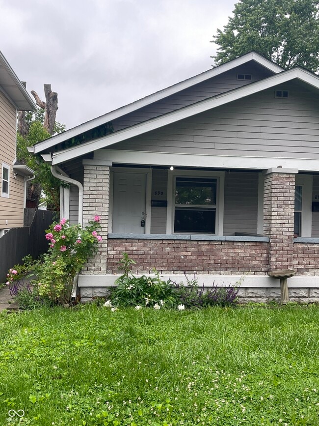 Photo - 890 N Gladstone Ave House