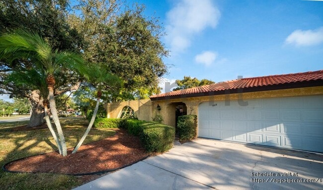 Photo - 468 Laurencin Dr