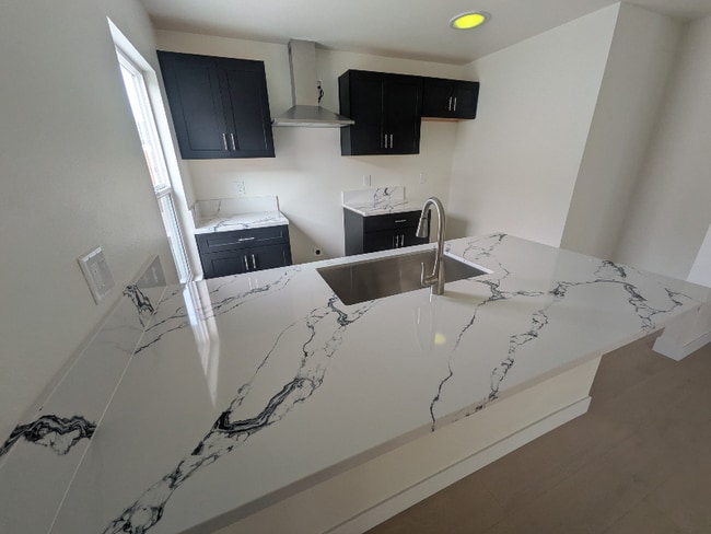 Building Photo - 6164 Ibbetson Ave