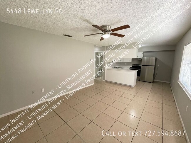 Photo - 5448 Lewellyn Rd