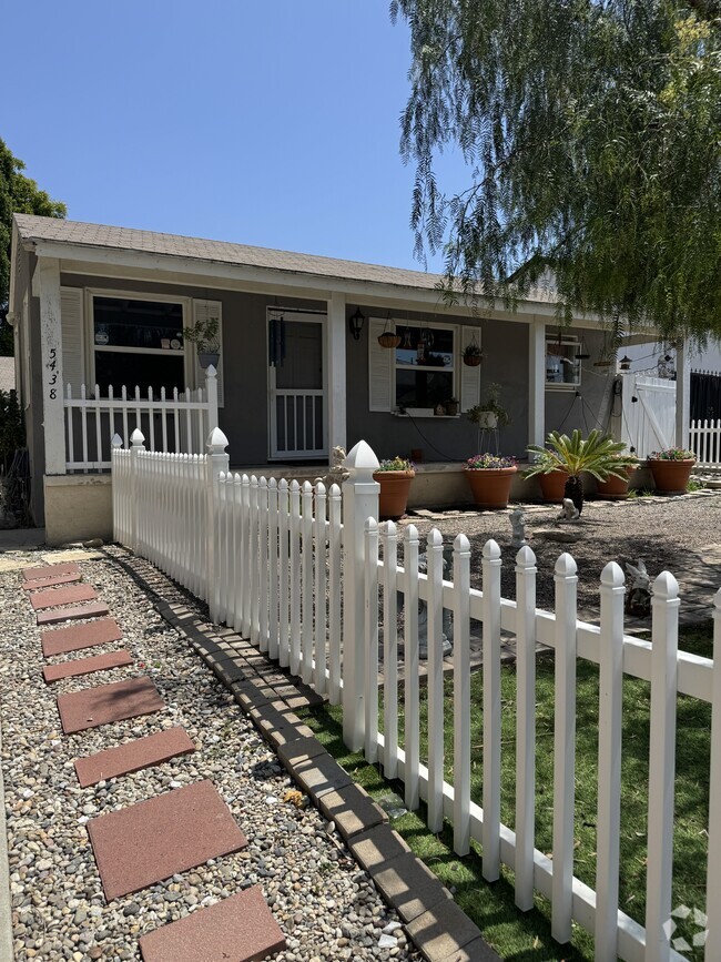Building Photo - 5438 Sylvia Ave Rental
