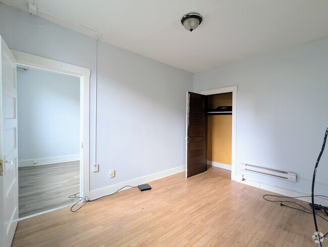 Building Photo - 2114 Bedford Ave Unit Rear Rental