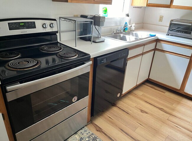 Photo - 411 Laurence Ln