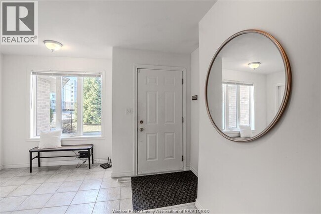 Photo - 1708 Banwell Rd