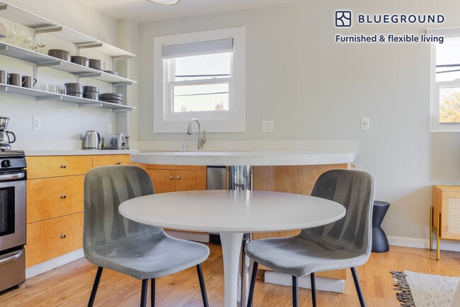 Photo - 325 Hawthorne Ave Unidad FL2-ID2012