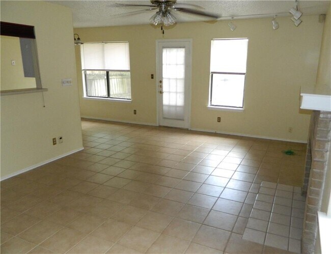 Photo - 8804 Springmail Cir
