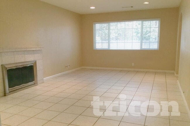 Photo - 1036 Nightingale Ct