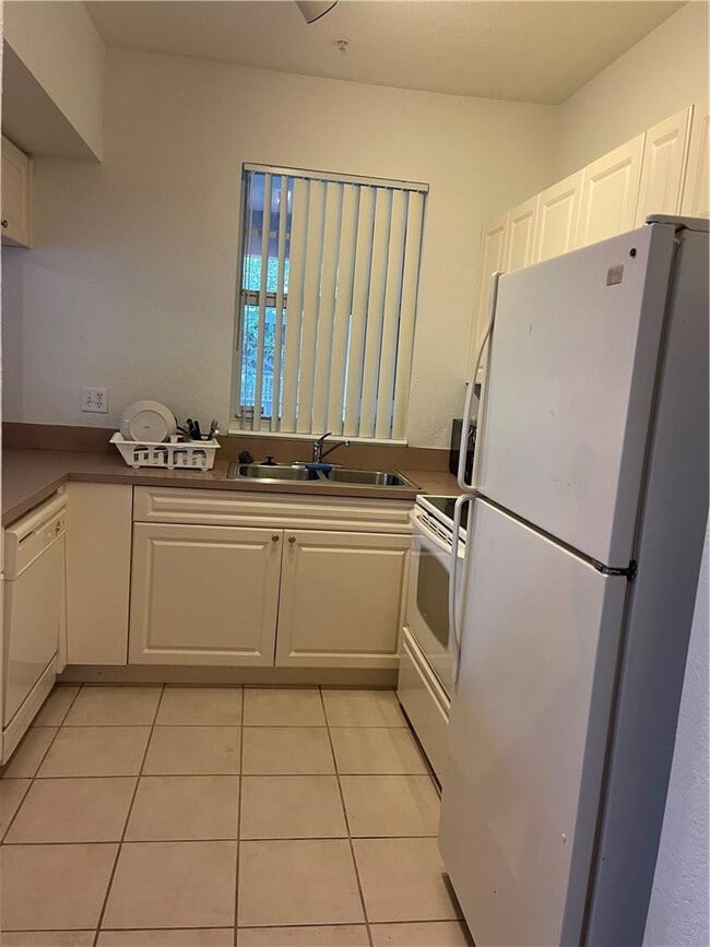 Photo - 6842 W Sample Rd Unidad 6842
