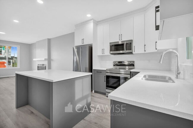 Photo - 6006 Naden Landing NW