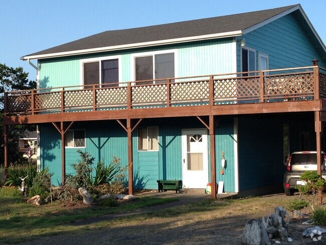 Building Photo - Ocean Park 2-Story Home, Deck with Views, ...