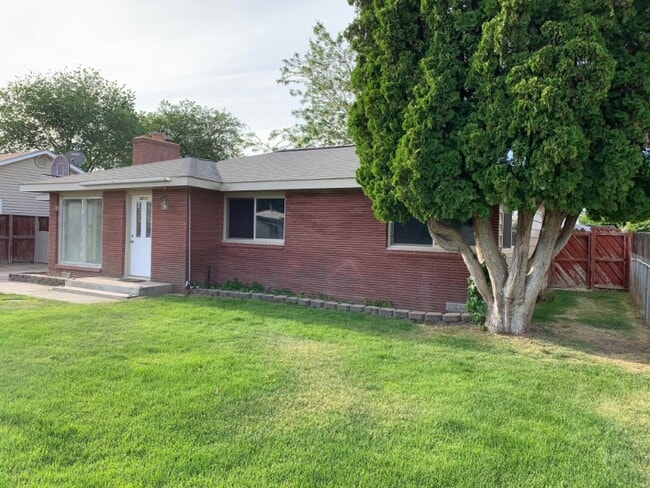Photo - 215 J St SW
