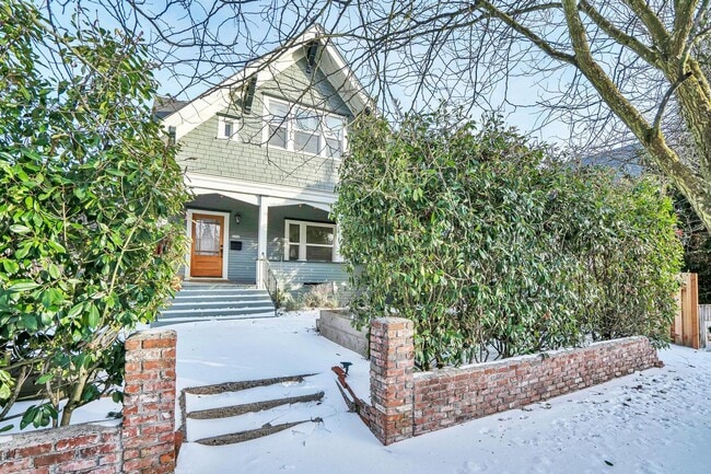 Spacious, historic 3-bdrm/1.5-bath home in... - Spacious, historic 3-bdrm/1.5-bath home in...