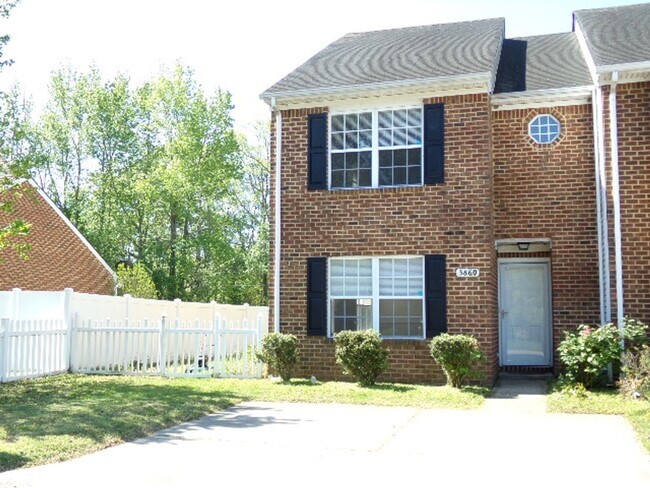 Building Photo - Town House in Chesapeake - Western Branch