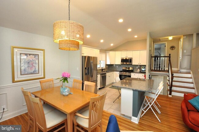 Photo - 101 Tarlton Ct