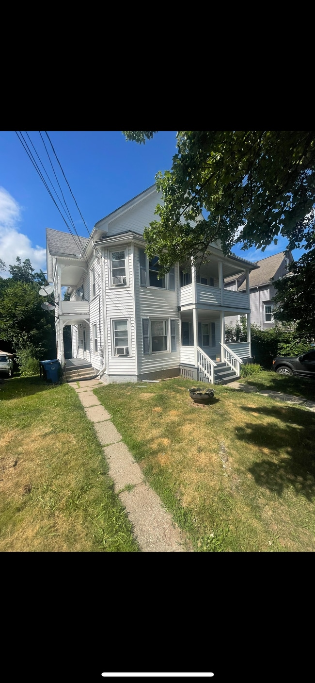 Building Photo - 24 Henry St Unit 2