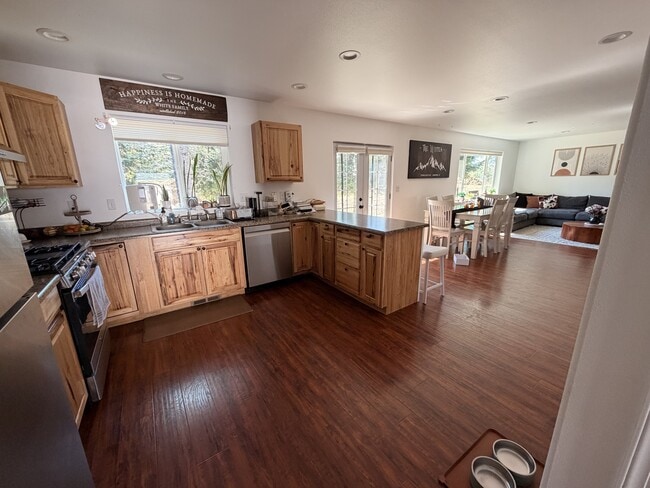 Photo - 323 Huppert Ln