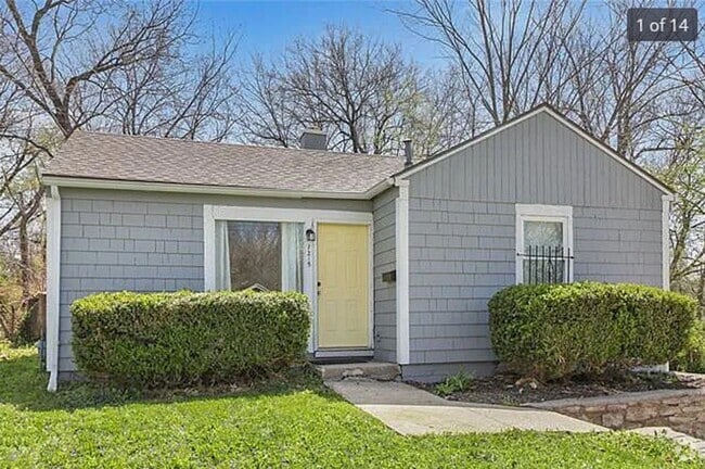 Building Photo - 2 Bed 1 Bath rare to rent! Rental