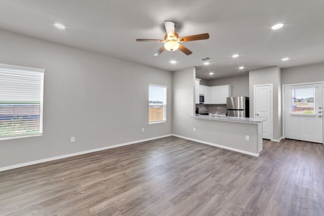Photo - MOVE IN SPECIAL!! CALL FOR MORE DETAILS Unit 5330 Lisa Point  108