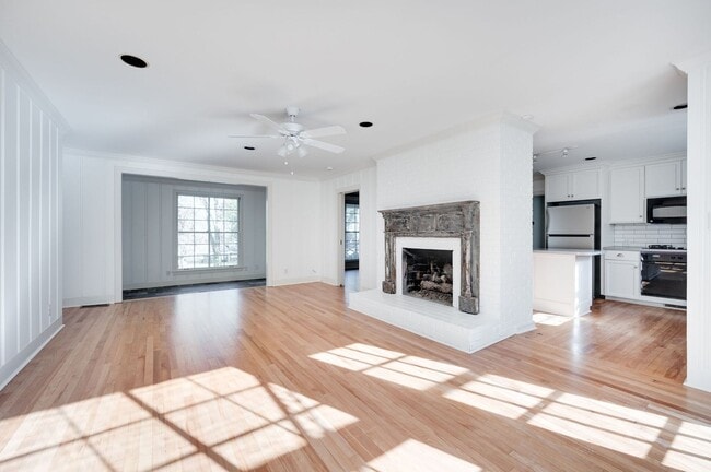 Photo - Fantastic renovated 5BE/4BA family home on beautiful oversized private Lot in the heart of Belle ...