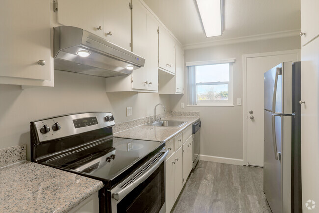 Interior Photo - 658 Sierra Vista Rental