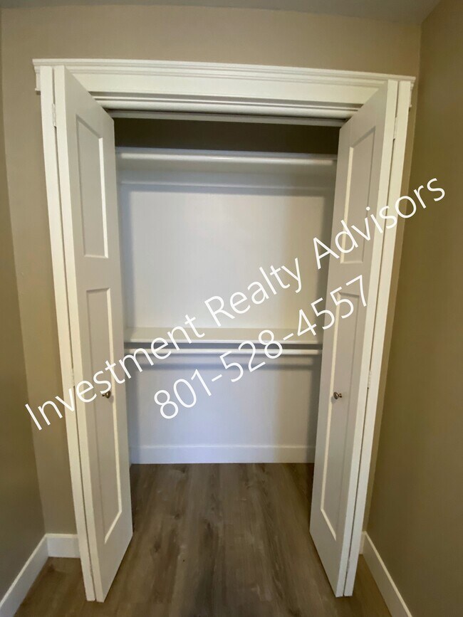 Photo - 263-265 S Poplar Ct-B Unit B