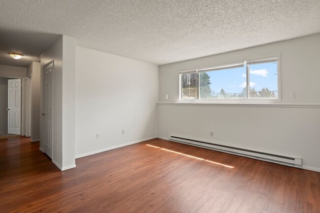 Photo - 510 W 1st St