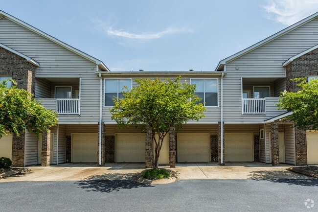 Apartment Exterior with Attached Garages | Apartments in Memphis TN | Waterford Place Apartments