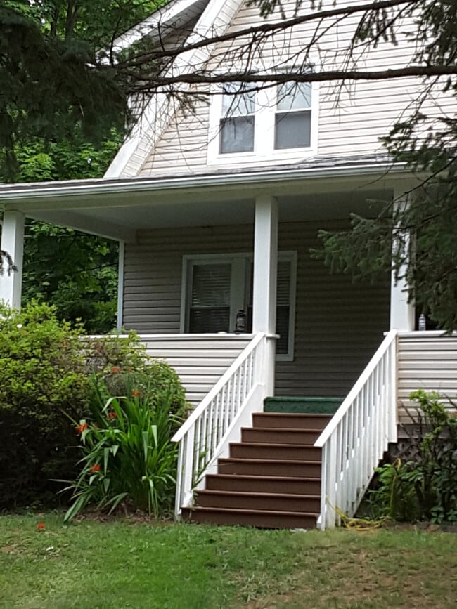 61 Hillcrest Blvd