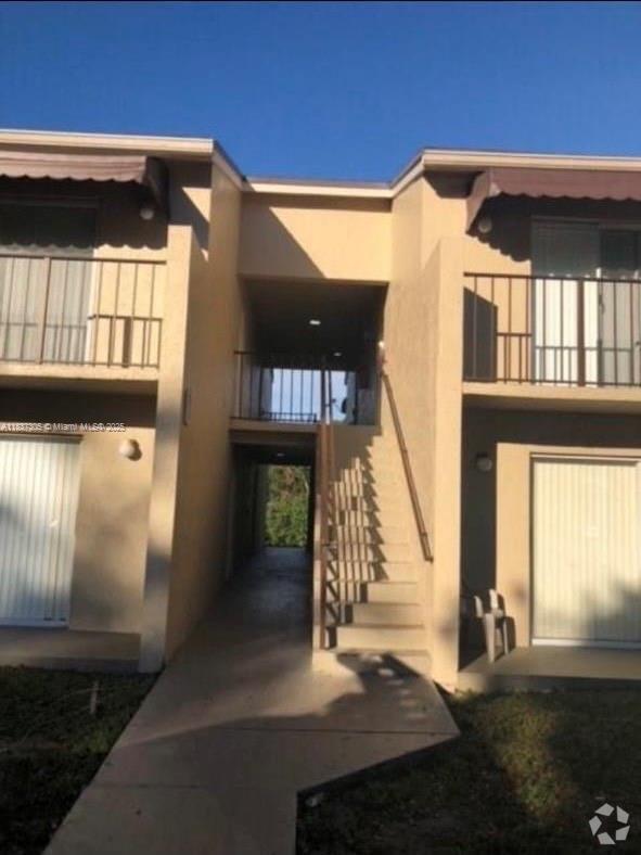 Building Photo - 1129 Lake Victoria Dr Unit J Rental