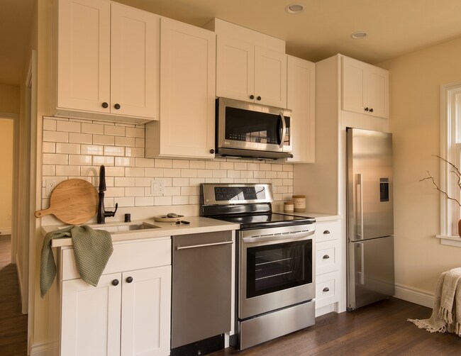 Photo - Chic Top-Floor 2BD/1BA Lower Queen Anne Seattle Apartment for Rent | Rooftop Space Needle Views, ... Unit 5