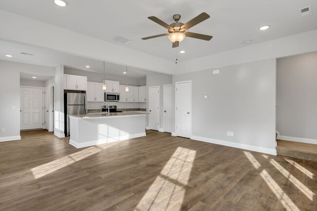 Photo - Alcott Woodcroft Glen