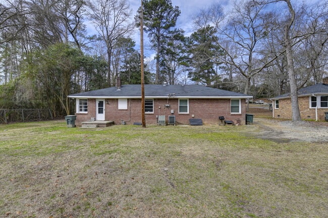 Building Photo - Cozy 2 Bedroom Home with Large Yard | Move-In Ready Unit B