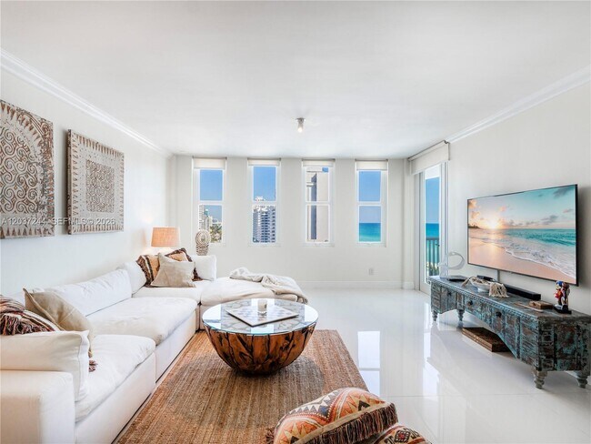 Building Photo - 5401 Collins Ave Unit 1013