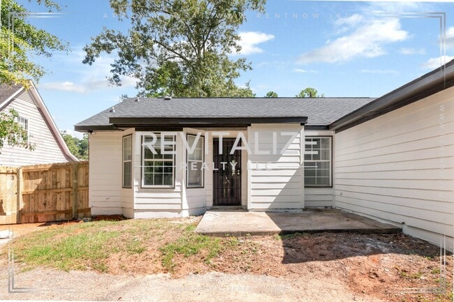 Photo - 6513 Victoria Pl S
