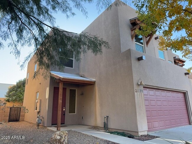 Photo - 2078 Cascadia Dr