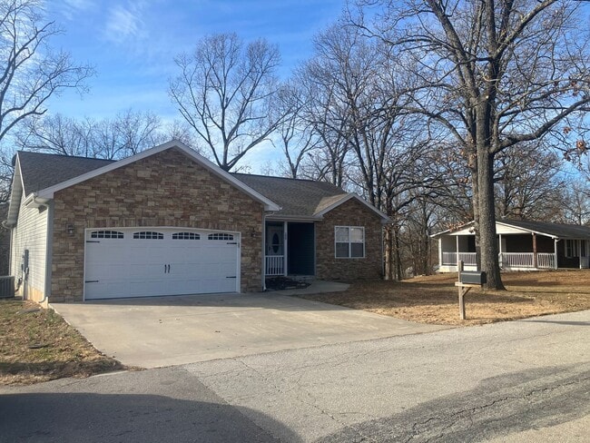 Photo - 208 Frances St