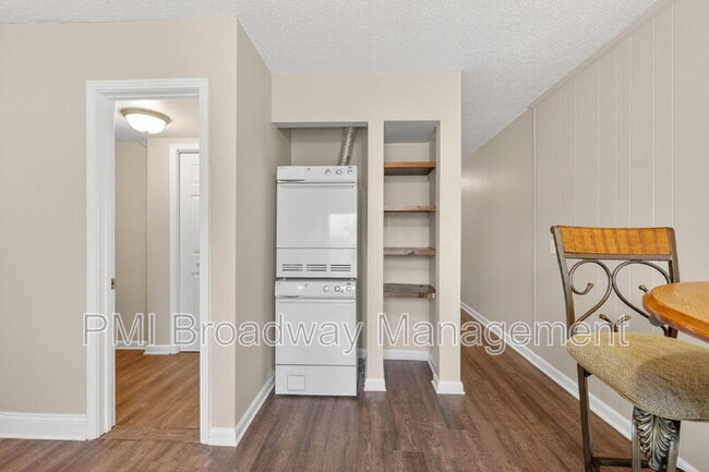 Photo - 500 Paragon Mills Rd Unidad B1