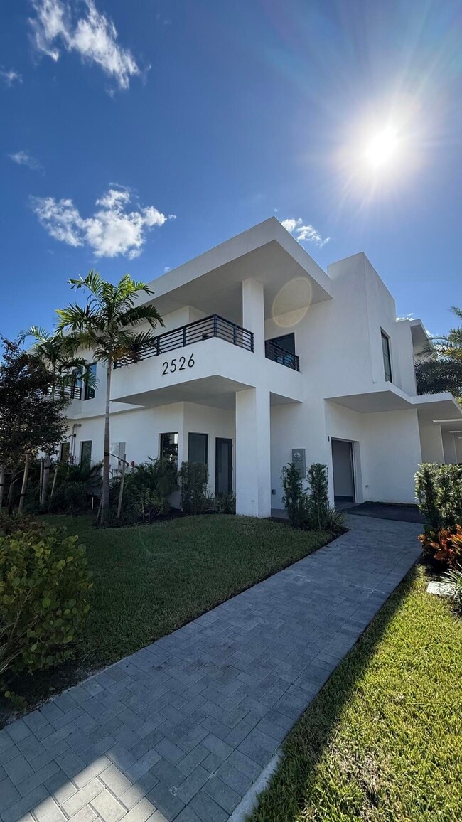 Building Photo - 2526 Pierce St