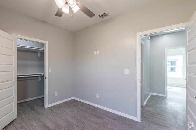 2BR, 2BA - 900SF - Airport Heights-Weslaco