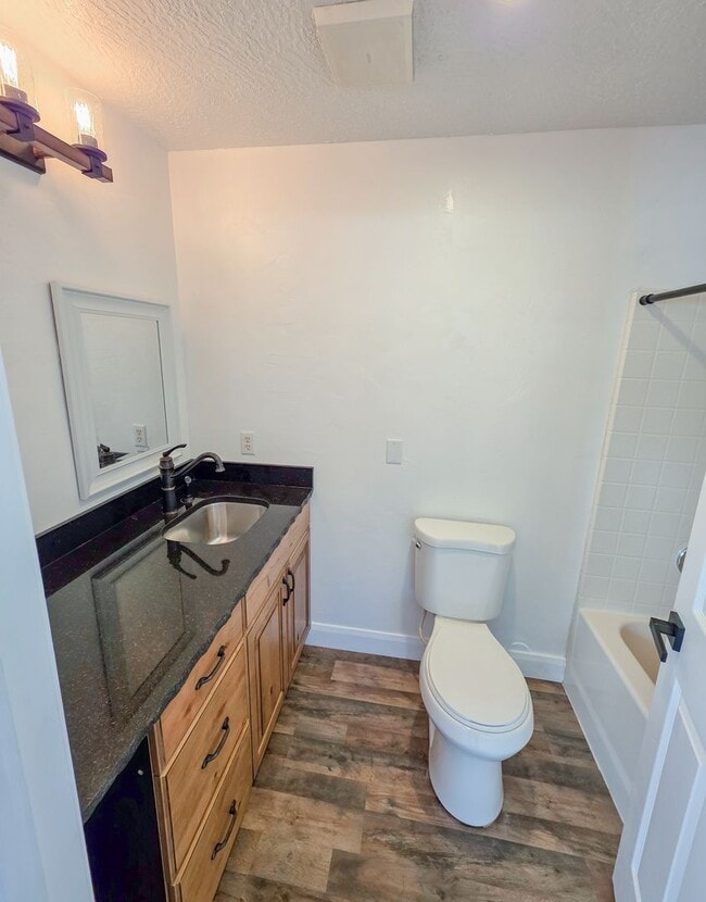 Photo - *utilities included* 3 bed 3 bath apartmen...