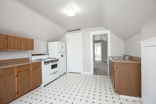 Photo - 13416 Harlon Ave Unidad 3rd Floor