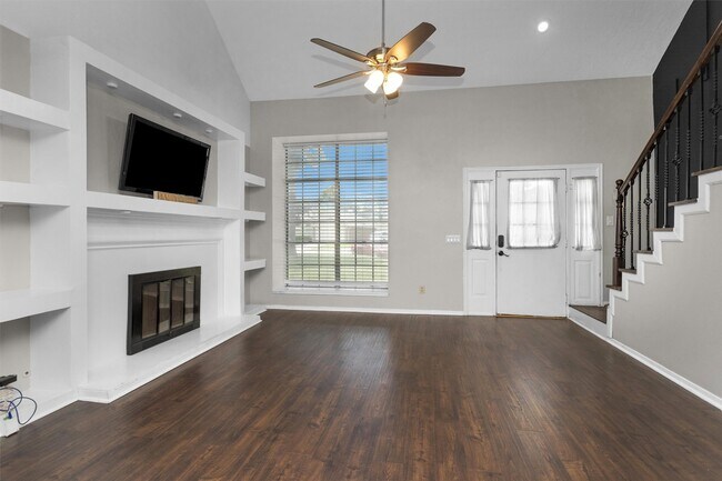 Photo - 16042 Glenbrook Knoll Ln
