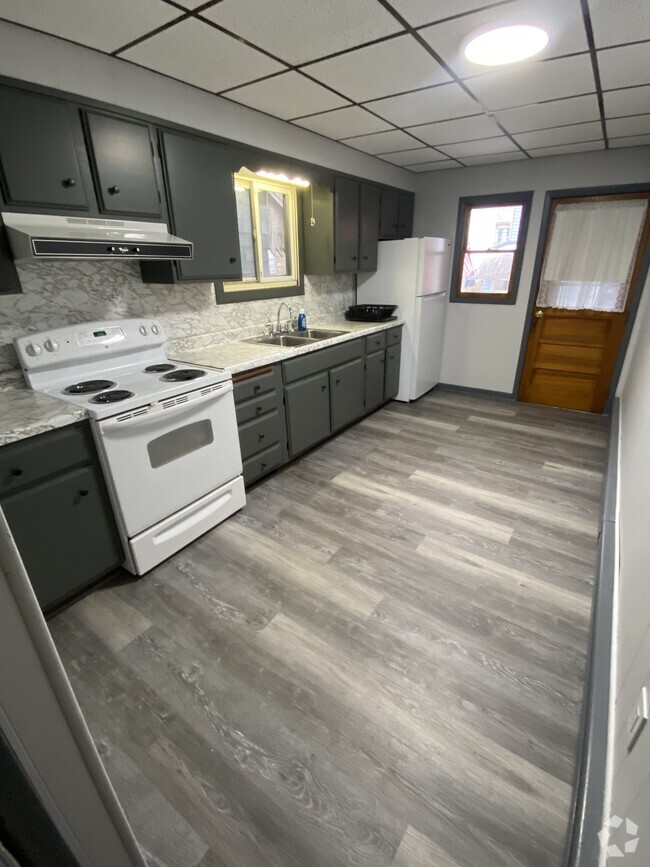 Building Photo - 403 W Mahanoy St Rental