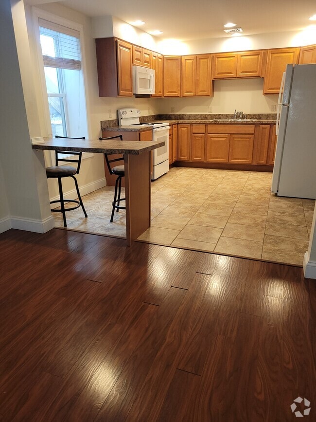 Building Photo - 66 E King St Rental